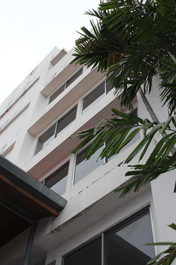Oyo 75409 Premium The Family Hotel 清邁 外观 照片